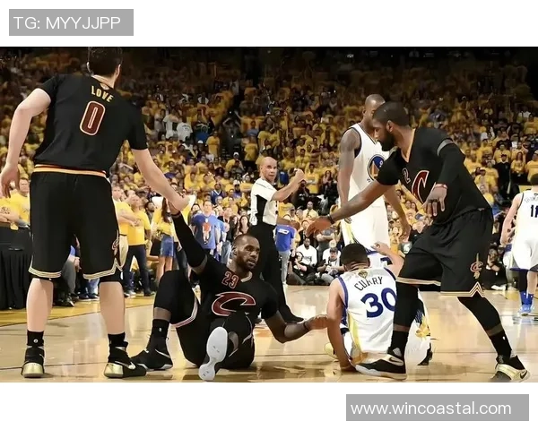 2014年总决赛勇士与雷霆的巅峰对决回顾与精彩瞬间解析 2014年总决赛勇士与雷霆的巅峰对决回顾与精彩瞬间解析